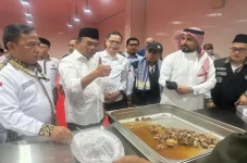 8.000 Pak Daging Dam...