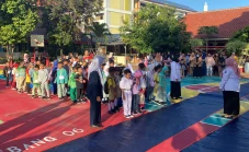 Hari Pertama Masuk Sekolah,...