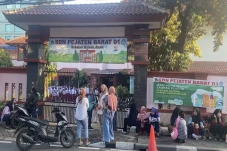 Hari Pertama Masuk Sekolah,...