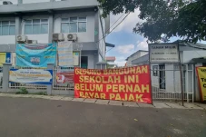 Gerbang SMAN 8 Tangsel...