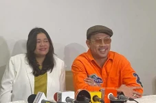 Tolak Publikasi, Denny...