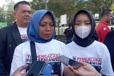 Gunakan Kaus Dukungan...