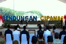 Resmikan Bendungan Cipanas...