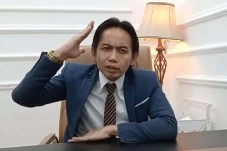 Profil dan Jejak Karier...