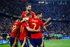 Spanyol Lolos ke Final...
