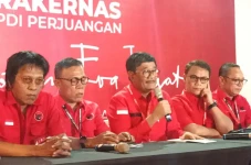 Balas Djarot PDIP, Golkar:...