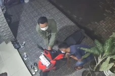 Tidak Sampai 15 Menit,...