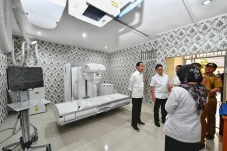 Tinjau RSUD Alimuddin,...