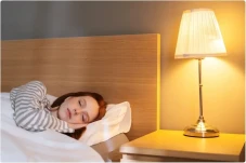 Tidur dengan Lampu Menyala...