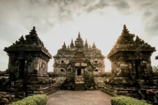 Kisah Cinta yang Terukir...