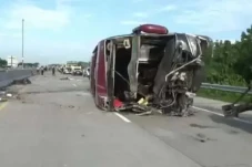 Mobil Rombongan Wisata...
