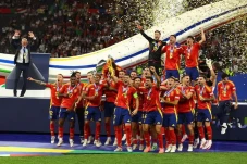 Spanyol Kawinkan Gelar...