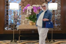 Syahrini Menginap di...