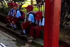 Viral! Kisah Haru Siswa...