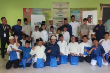 Terima Bantuan dari...