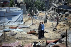 Israel Bantai 90 Warga...
