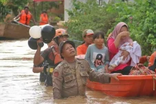 Banjir dan Longsor Kepung...