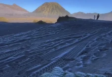 Fenomena Salju di Gunung...
