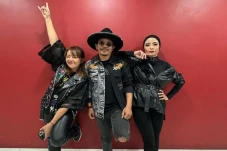Manajer Kotak Angkat...