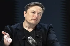 Elon Musk Mendadak Pindahkan...