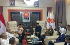 Ilham Habibie Didampingi...