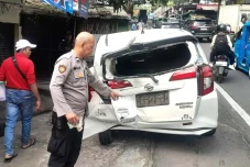 Tiga Kendaraan Kecelakaan...