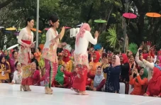 Kebaya Goes To Campus...