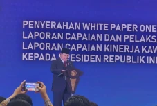 Prabowo Taruhan dengan...