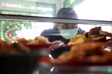Program Makan Siang...