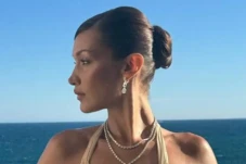 Bella Hadid Didepak...