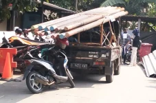 5 Pencuri Tiang Kabel...