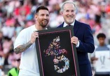 Momen Lionel Messi Terima...