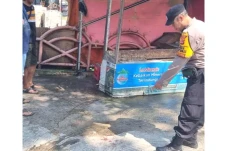 Terbakar Api Cemburu,...