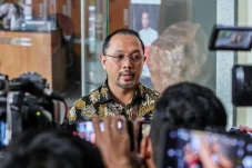 5 Orang Dicegah ke Luar...