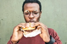 Mengunyah Makanan 40...