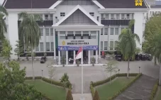 4 Universitas Negeri...