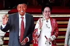 Berduka Wafatnya Hamzah...