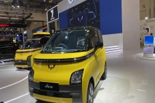 Perbandingan Wuling...