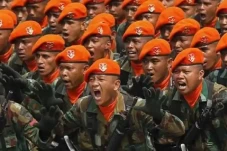 Kebal Peluru, Prajurit...
