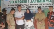 Protes Orang Tua Siswa...