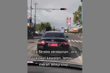 Viral Mobil Sri Sultan...
