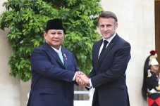 Bertemu Presiden Prancis,...