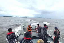 TNI AL dan SAR Gabungan...