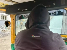 Kesepian, Insinyur Microsoft...