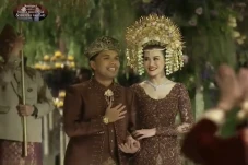 3 Potret Resepsi Pernikahan...