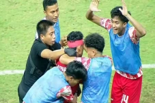Perban Merah Putih Buffon...