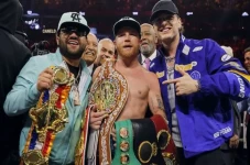 Sabuk Juara IBF Saul...