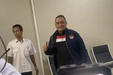 Benny Rhamdani Serahkan...