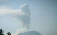 Gunung Ibu Kembali Erupsi...