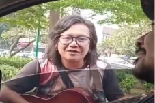 Viral! Pengamen Mirip...